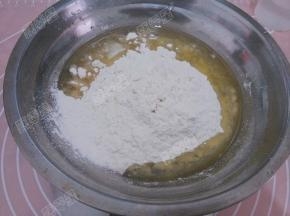 95g面粉加入45g油