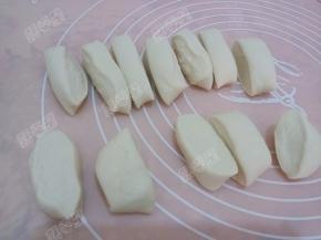 将面团分割成等分的剂子