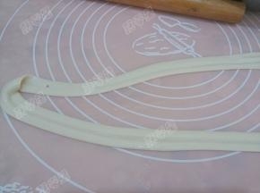 然后将面片拉长