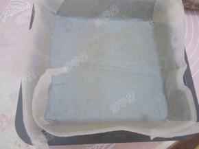 8寸(20CM)方烤盘铺上油纸