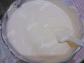 再次翻拌均匀成为蛋糕面糊