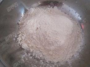 高筋面粉和低筋面粉混合均匀