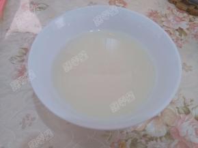 酵母粉用温水化开