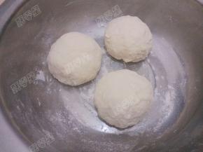 将面团分成三份