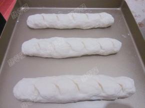 用锋利的刀拉几个口子