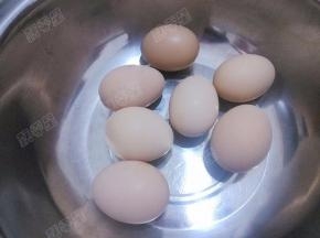 鸡蛋提前从冰箱拿出回温