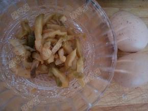 原料:榨菜，鸡蛋