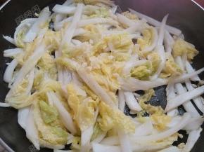 加入剩下的蒜末