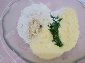 将切碎的芹菜叶放入面粉中