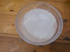 酵母加入温水化开