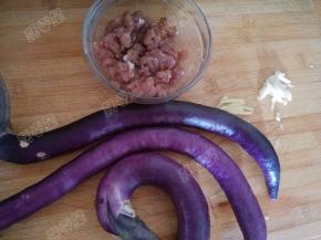 原材料：茄子，肉末