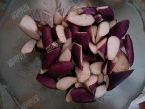 茄子泡好后用手挤出水份