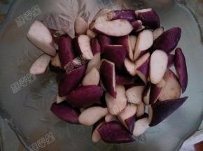 茄子泡好后用手挤出水份