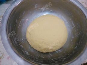 将面团发酵至1.5倍