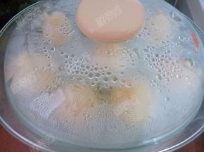 开水上锅，中火蒸12分钟左右