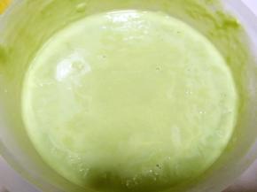 有冰激凌挖球器的，可以直接装入容器送冰箱冷冻