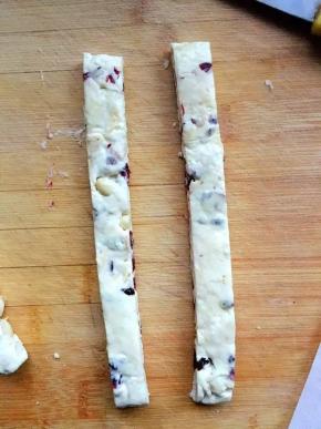 取出切成长条状