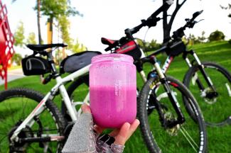 待奶昔变细腻即可取下杯体美美的享用吧！