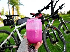 待奶昔变细腻即可取下杯体美美的享用吧！