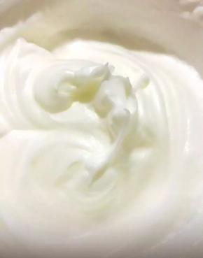 打发至出现可以弯曲的小尖时就好了