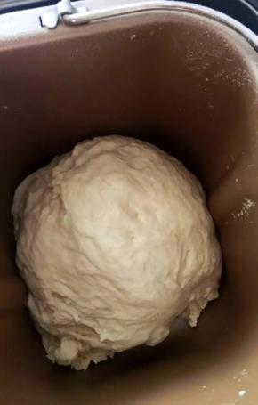 面粉加温水和成光滑的面团醒半小时