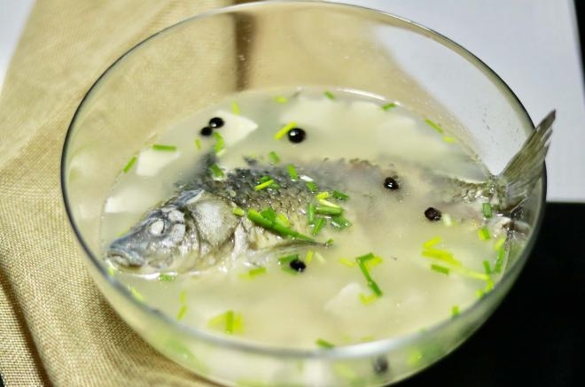 黑枸杞鲫鱼豆腐汤