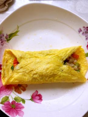 如图，前后两片对折一下