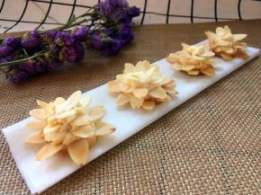 出炉轻点取出，扁桃仁烘烤过，很脆很容易断裂的