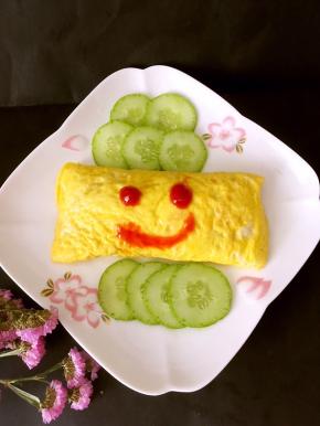 取下上面的盘子，完美的蛋包饭就包好啦