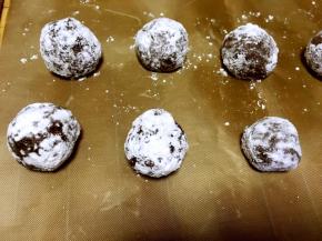 之后放到烤盘上，入烤箱烘烤15分钟