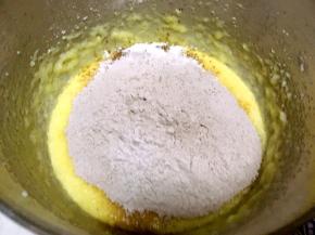 搅拌均匀，盖保鲜膜冷冻一个小时