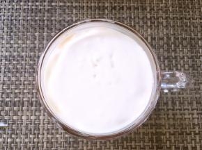 淡奶油加砂糖打发至浓稠，打发好的淡奶油我忘记拍照啦，用倒入咖啡杯的给大家看个效果