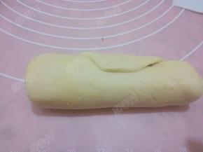 压薄底边，卷起