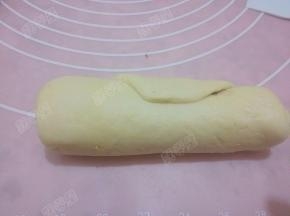 压薄底边，卷起