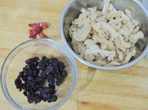 萝卜干，黑豆豉，干红辣椒