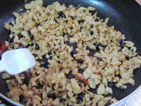 最后加入盐和鸡精调味即可