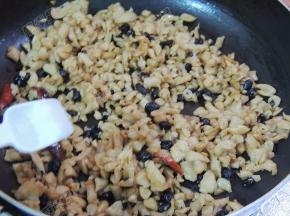 最后加入盐和鸡精调味即可