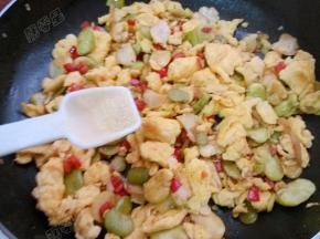 最后加入鸡精炒匀即可