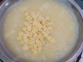加入玉米片略煮