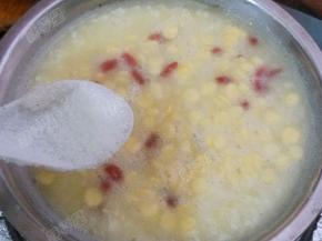 最后加入白糖调味即可