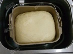 面团发酵至2.5倍大小