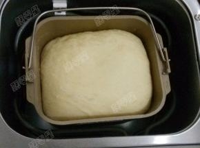 面团发酵至2.5倍大小