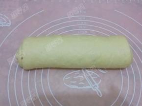 卷起来，接口处朝下，捏紧