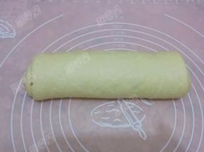 卷起来，接口处朝下，捏紧