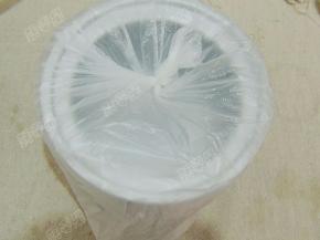 将提前冷冻好的冰淇淋内桶取出