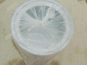 将提前冷冻好的冰淇淋内桶取出