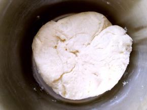 搅拌均匀，成面团状