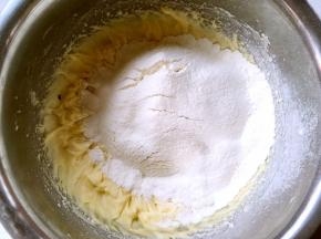 过筛低筋面粉