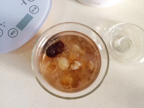 美容养颜的桃胶雪燕皂角米羹制作完成了。