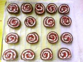 冻硬后用刀切成5毫米厚